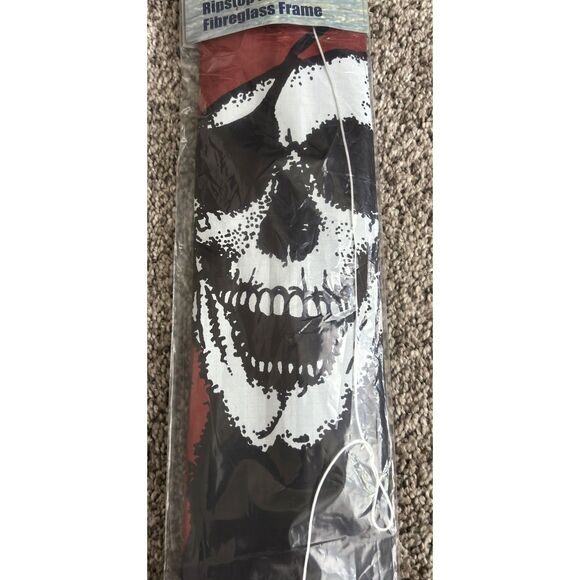 Diamond Kite Skull & Crossbones Ripstop Fabric Ready To Fly Fiberglass Frame - Picture 2 of 5